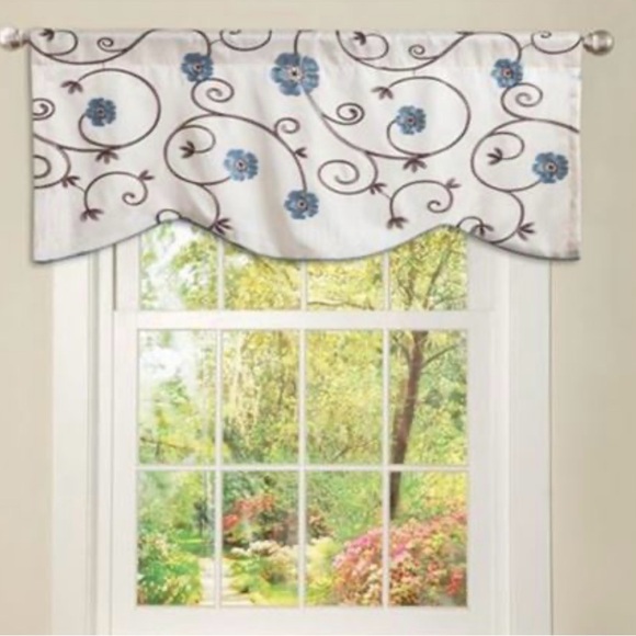Halkett Other - Halkett Blue Floral Valance 1 piece